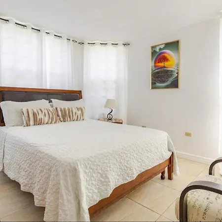 Cozy Apartment W/Ocean View, Pool & Beach Access