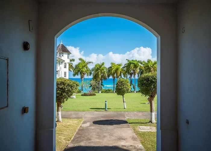 Cozy W/ocean View, Pool & Access