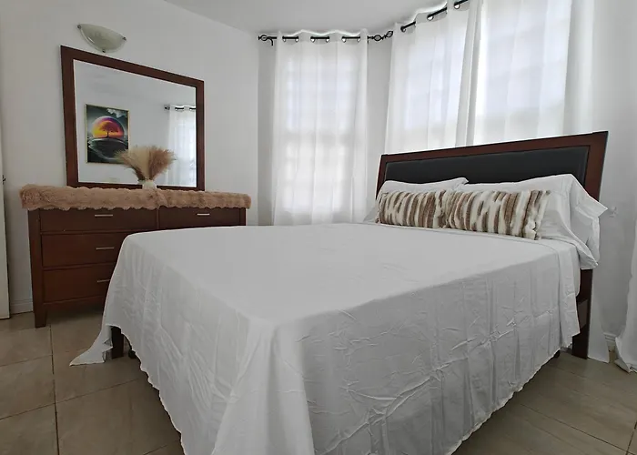 Cozy W/ocean View, Pool & Access
