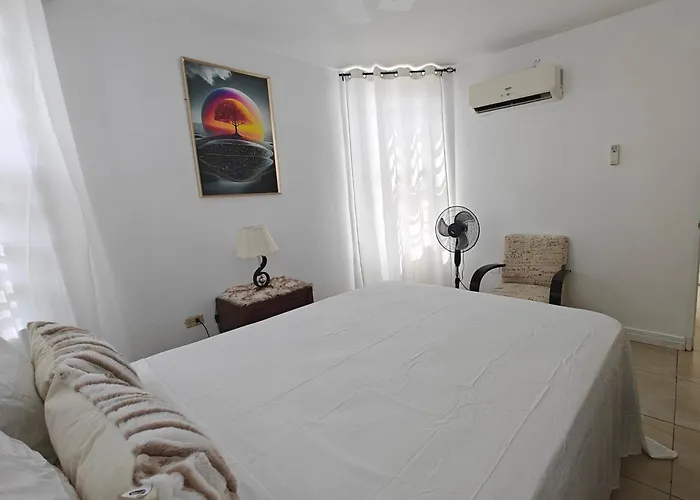 Apartment Cozy W/ocean View, Pool & Access Montego Bay