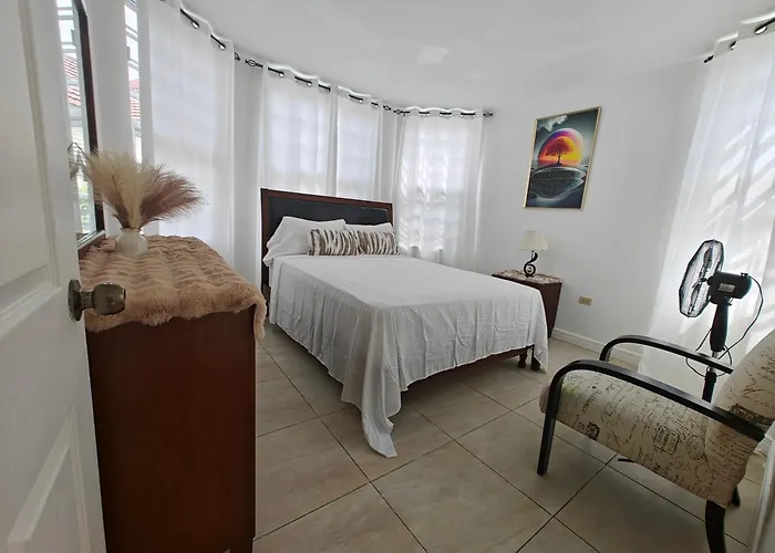 Cozy W/ocean View, Pool & Access Apartment *