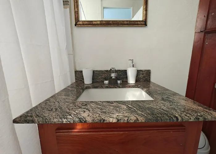 Cozy W/ocean View, Pool & Access Apartment Montego Bay
